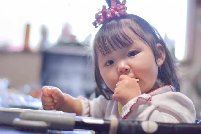 最近話題の離乳法【BLW】って？基礎知識と具体的なやり方 | 北海道・札幌の子育て情報サイト ｜ ママNavi